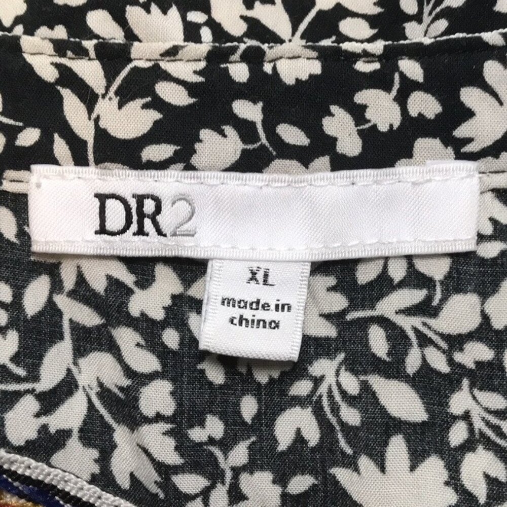 DR2 by Daniel Rainn Black & White Print 3/4 Sleeve Blouse w/ Front Tie Tassels - Picture 2 of 12
